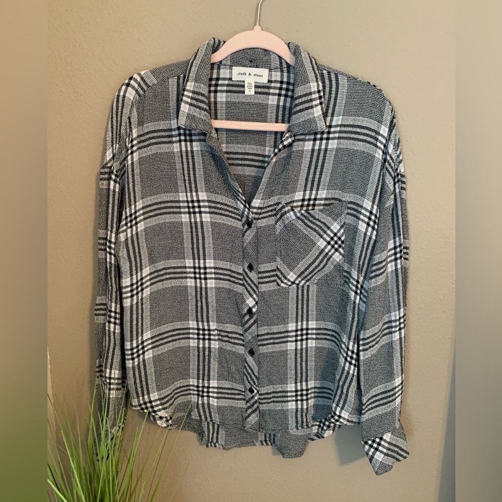 Cloth & Stone black/white long sleeve blouse. Size S.